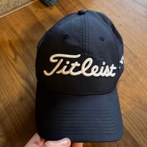 Titleist hat with adjustable band, embroidered